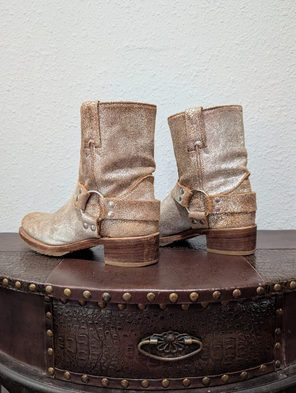 Frye Harness 8G Glitter Silver Tan Pull On Metallic Cowboy Short Boot Size 7.5